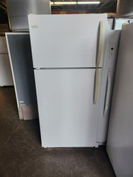 FRIGIDAIRE 17 CUBIC FOOT REFRIGERATOR TOP FREEZER ADJUSTABLE WIRE SHELVES 2 CRISPER DRAWERS FULL WIDTH WIRE SHELF IN FREEZER WHITE LOCATED IN OUR PORTLAND OREGON APPLIANCE STORE SKU 19621