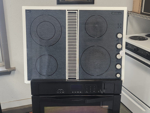 JENN-AIR 30 INCH DOWN DRAFT ELECTRIC COOKTOP 4 BURNER 1 LARGE DUAL 1 LARGE 2 SMALL MULTI SPEED DOWN DRAFT MOTOR WHITE LOCATED IN OUR PORTLAND OREGON APPLIANCE STORE SKU 19630