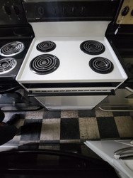 FRIGIDAIRE 30 FREE STANDING ELECTRIC RANGE COIL BURNERS 2 LARGE 2 SMALL MANUAL CLEAN OVEN WHITE LOCATED IN OUR PORTLAND OREGON APPLIANCE STORE SKU 19642