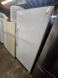 KENMORE 20 cu ft capacity Upright Freezer Automatic defrost Glass Shelves Pull Out Bins 6 Door Shelves White LOCATED IN OUR PORTLAND OREGON APPLIANCE STORE SKU 19700