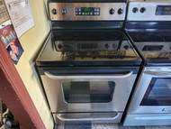 GE 30 INCH FREESTANDING ELECTRIC GLASS TOP RANGE 4 BURNER 2 LARGE 2 SMALL HI-LO BROIL OPTION SELF CLEANING OVEN BLACK AND STAINLESS LOCATED IN OUR PORTLAND OEGON APPLIANCE STORE SKU 19727