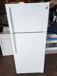 GE 28 Inch Top-Freezer Refrigerator with Adjustable Wire Shelving, High-Gloss Handle, Optional Ice Maker, Humidity Controlled Crisper Drawers, Gallon Door Storage, Upfront Temperature Controls, ADA Compliant and 15.5 cu. ft. Capacity: White SKU 19768