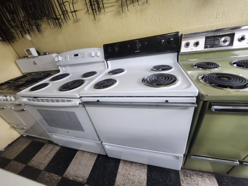HOTPOINT 30 INCH FREESTANDING ELECTIC RANGE COIL BURNERS 3 SMALL 1 LARGE MANUAL CLEAN OVEN WHITE LOCATED IN OUR PORTLAND OREGON APPLIANCE STORE SKU 19815