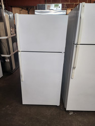 WHIRLPOOL 14 CUBIC FOOT REFRIGERATOR TOP FREEZER WIRE SHELVES 1 LARGE CRISPER DRAWER GLASS SHELF IN FREEZER WHITE LOCATED IN OUR PORTLAND OREGON APPLIANCE STORE SKU 19818