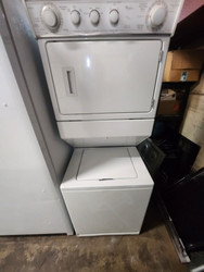 WHIRLPOOL THIN TWIN LAUNDRY CENTER HEAVY DUTY LARGE CAPACITY 4 TEMPERATURE 4 WATER LEVELS  DRYER 4 CYCLE DRYER 2 AUTO DRY 1 HIGH HEAT 1 LOW HEAT TIMED DRY HIGH HEAT PLUS AIR SETTING WHITE LOCATED IN OUR PORTLAND OREGON APPLIANCE STORE SKU 19820