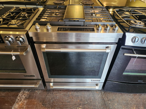 JENN-AIR DUAL FUEL 30 INCH SLIDE-IN RANGE CONVECTION KEEP WARM OPTION SELF CLEANING OVEN 5 BURNER STAINLESS LOCATED IN OUR PORTLAND OREGON APPLIANCE STORE SKU 19823