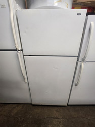 HOTPOINT 14 CUBIC FOOT REFRIGERATOR TOP FREEZER WIRE SHELVES 2 CRISPER DRAWERS FEWDINGS IN REFRIGERATOR DOOR SEE PIC WHITE LOCATED IN OUR PORTLAND OREGON APPLIANCE STORE SKU 19841