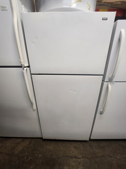 HOTPOINT 14 CUBIC FOOT REFRIGERATOR TOP FREEZER WIRE SHELVES 2 CRISPER DRAWERS FEWDINGS IN REFRIGERATOR DOOR SEE PIC WHITE LOCATED IN OUR PORTLAND OREGON APPLIANCE STORE SKU 19841