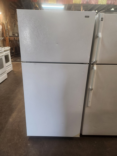 HOTPOINT 16 CUBIC FOOT REFRIGERATOR WIRE SHELVES 2 CRISPER DRAWER GLASS COVER FULL WIDTH WIRE SHELF IN FREEZER WHITE LOCATED IN OUR PORTLAND OREGON APPLIANCE STORE SKU 19864