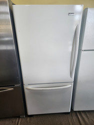 KENMORE REFRIGERATOR BOTTOM FREEZER GLASS SHILVES HUMIDITY CONTROLLED CRISPER DRAWERS TEMPERATURE CONTROLLED CHEFS' PANTRY DRAWER PULL OPEN FREEZER DOOR WHITE LOCATED IN OUR PORTLAND OREGON APPLIANCE STORE SKU 19867