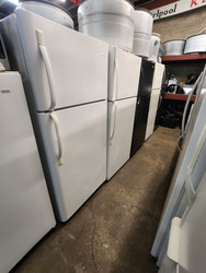 FRIGIDAIRE 18 CUBIC FOOT REFRIGERATOR TOP FREEZER 2 FULL WIDTH GLASS SHELVES 1 DELI DRAWER 2 CRISPER DRAWERS WHITE LOCATED IN OUR PORTLAND OREGON APPLIANCE STORE SKU 19943