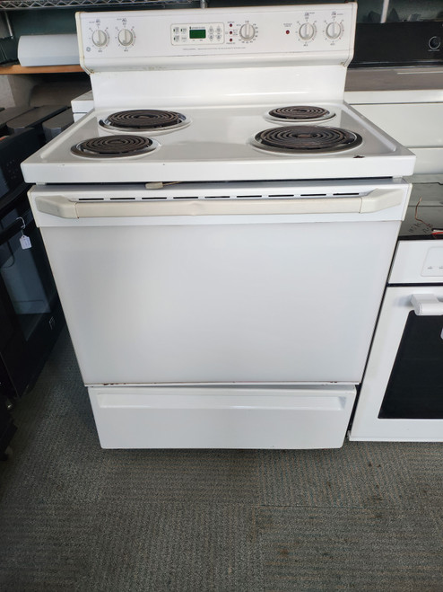 GE 30 INCH ELECTRIC RANGE FREESTANDING COIL BURNERS 2 LARGE 2 SMALL SELF CLEANING OVEN STORAGE DRAWER WHITE COSMETIC ISSUES ON HANDLE TOP SEE PICS LOCATED IN OUR PORTLAND OREGON APPLIANCE STORE SKU 19946