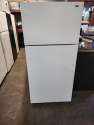 HOTPOINT 16 CUBIC FOOT REFRIGERATOR TOP FREEZER WIRE SHELVES LARGE SINGLE CRISPER DRAWER WHITE LOCATED IN OUR PORTLAND OREGON APPLIANCE STORE SKU 19948