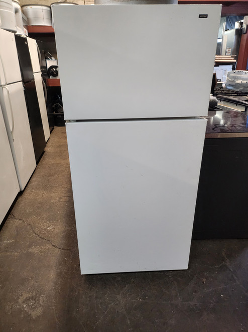 HOTPOINT 16 CUBIC FOOT REFRIGERATOR TOP FREEZER WIRE SHELVES LARGE SINGLE CRISPER DRAWER WHITE LOCATED IN OUR PORTLAND OREGON APPLIANCE STORE SKU 19948