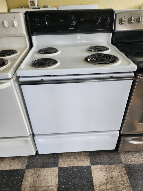 HOTPOINT 30 INCH FREESTANDING ELECTRIC RANGE MANUAL CLEAN OVEN COIL BURNERS 2 LARGE 2 SMALL WHITE LOCATED IN OUR PORTLAND OREGON APPLIANCE STORE SKU 19952