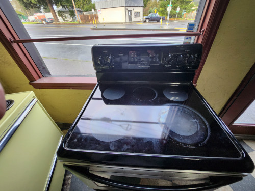 FRIGIDAIRE 30 INCH FREESTANDING 5 BURNER GLASS TOP RANGE SELF CLEANING OVEN BLACK AND STAINLESS LOCATED INNOUR PORTLAND OREGON APPLIANCE STORE SKU 19972