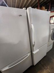 KENMORE 19 CUBIC FOOT REFRIGERATOR BOTTOM FREEZER WITH ICE MAKER 4 SPLIT GLASS SHELVES 2 CRISPER DRAWERS 1 DELI DRAWER WHITE LOCATED IN OUR PORTLAND OREGON APPLIANCE STORE SKU 19980