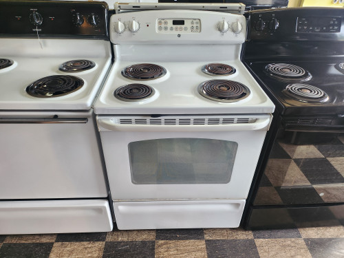 GE 30 INCH ELECTRIC RANGE FREESTANDING COIL BURNERS 2 LARGE 2 SMALL HI LO BROIL OPTION SELF CLEANING OVEN STORAGE DRAWER WHITE LOCATED IN OUR PORTLAND OREGON APPLIANCE STORE SKU 19982