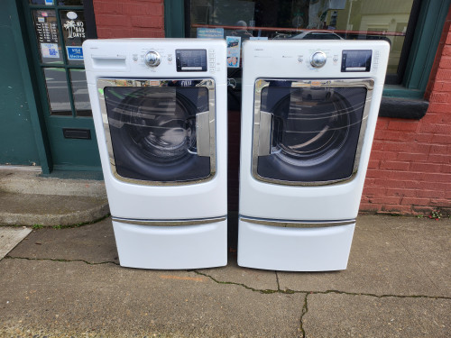 MAYTAG MAXIMA FRONT LOAD WASHER AND DRYER SET WITH PEDESTALS WASHER 11 CYCLE OPTIONS 5 TEMPERATURE SETTINGS 4 SPEED PLUS NO SPIN 5 AUTO DRY AND 2 TIMED WRINKLE PREVENT WHITE SKU 19987