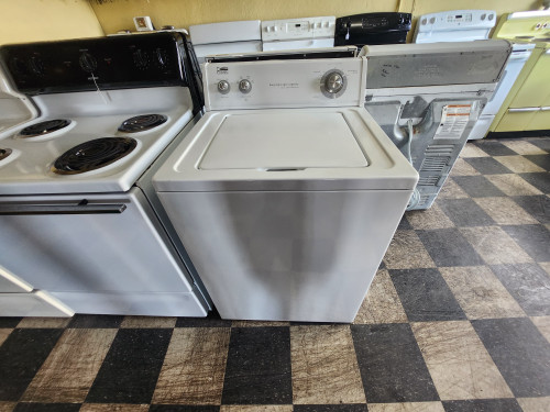 ESTATE BY WHIRLPOOL HEAVY DUTY SUPER CAPACITY TOP LOAD WASHER 4 LOAD SIZE SETTINGS 4 TEMPERATURE OPTIONS WHITE LOCATED IN OUR PORTLAND OREGON APPLIANCE STORE SKU 19992