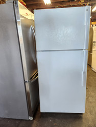GE 18 CUBIC FOOT REFRIGERATOR TOP FREEZER ADJUSTABLE GLASS SHELVES 2 CRISPER DRAWERS 1 DELI PAN WIRE SHELF IN FREEZER WHITE LOCATED IN OUR PORTLAND OREGON APPLIANCE STORE SKU 19997
