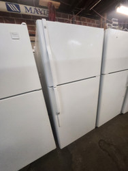 GE 18 CUBIC FOOT REFRIGERATOR TOP FREEZER GLASS SHELVES 2 CRISPER DRAWERS 1 DELI WIRE SHELF IN FREEZER WHITE LOCATED IN OUR PORTLAND OREGON APPLIANCE STORE SKU 20014