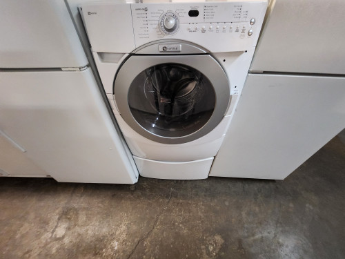 Maytag Epic Series 27 Inch Front-Load Washer with 4.0 cu. ft. Capacity, 10 Wash Cycles and Sensi-Care Wash System: White LOCATED IN OUR POTLAND OREGON APPLIANCE STORE SKU 20021