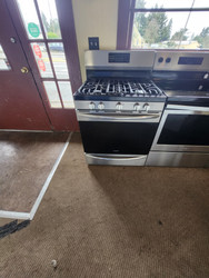 Frigidaire Gallery Series 30 Inch Freestanding Gas Range with Effortless Convection Conversion, Storage Drawer, True Convection, Power Burner, Low Simmer Burner, Keep Warm Settings, Steam Cleaning, One-Touch Self Clean BLACK SKU 20046