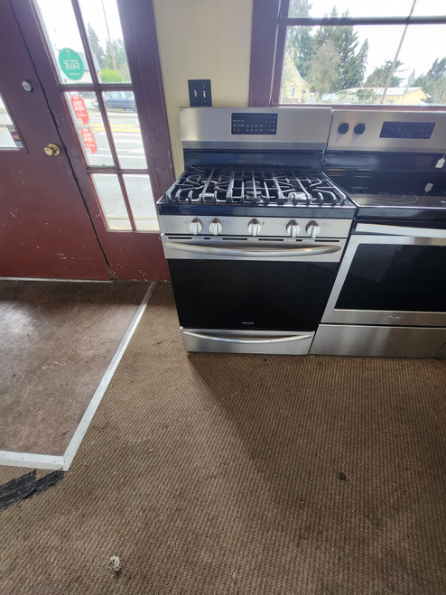 Frigidaire Gallery Series 30 Inch Freestanding Gas Range with Effortless Convection Conversion, Storage Drawer, True Convection, Power Burner, Low Simmer Burner, Keep Warm Settings, Steam Cleaning, One-Touch Self Clean BLACK SKU 20046