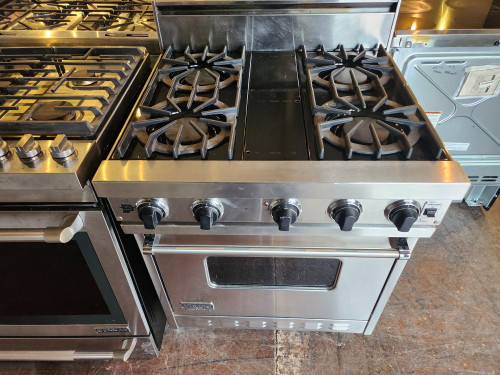 VIKING 30 INCH FREESTANDING 4 BURNER GAS RANGE HEAVY DUTY BURNER GRATES MANUAL CLEAN OVEN STAINLESS LOCATED IN OUR PORTLAND OREGON APPLIANCE STORE SKU 20078