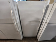 GE 18 CUBIC FOOT REFRIGERATOR ADJUSTABLE GLASS SHELVES 1 SNACK DRAWER 2 CRISPER DRAWERS WIRE SHELF IN FREEZER WHITE LOCATED IN OUR PORTLAND OREGON APPLIANCE STORE SKU 20087