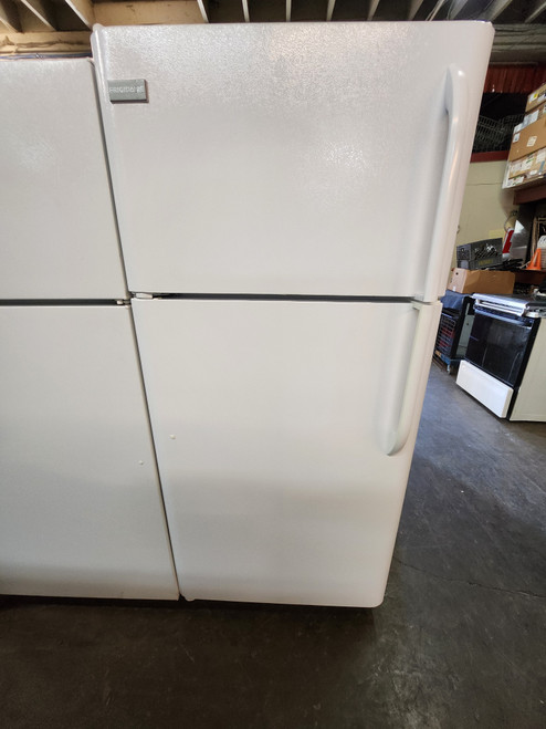 Frigidaire FFHT1817LW 18.2 cu. ft. Top-Freezer Refrigerator with 2 Adjustable Sliding Glass Shelves, 2 Humidity Controlled Crisper Drawers, Ready-Select Controls and Cool Zone Drawer: White LOCATED IN OUR PORTLAND OREGON APPLIANCE STORE SKU 21006
