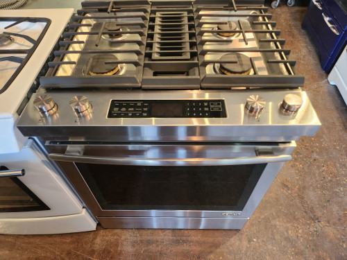 Jenn-Air Euro-Style Series 30 Inch Slide-In Dual Fuel Range with 4 Sealed Burners, 6.4 Cu. Ft. Capacity, Continuous Grates, Self-Clean, Downdraft Ventilation, True Convection, Telescoping Glide Rack, 17000 BTU Burner SKU 21014