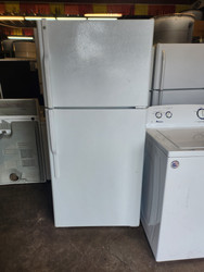 FRIGIDAIRE 18 CUBIC FOOT REFRIGERATOR TOP FREEZER FULL WIDTH ADJUSTABLE GLASS SHELVES 1 DELI DRAWER 2 CRISPER DRAWERS WIRE SHELF IN FREEZER STAINLESS LOCATED IN OUR PORTLAND OREGON APPLIANCE STORE SKU 21019