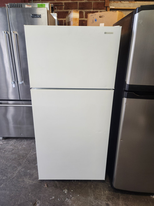 AMERICANA BY GE 15 CUBIC FOOT REFRIGERATOR WIRE SHELVES LARGE SINGLE CRISPER DRAWER WHITE LOCATED IN OUR PORTLAND OREGON APPLIANCE STORE SKU 21043