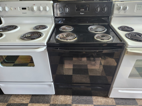 Whirlpool 30 Inch Freestanding Electric Range with 4 Coil Elements, 2,100Watt Element, 4.8 cu. ft. Traditional Oven, Easy View Large Oven Window and Counter Depth Application: Black LOCATED IN OUR PORTLAND OREGON APPLIANCE STORE SKU 21045