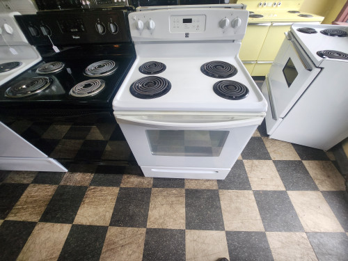 KENMORE 30 INCH FREESTANDING RANGE ELECTRIC RANGE SELF CLEANING OVEN COIL BURNERS 2 LARGE 2 SMALL WHITE LOCATED IN OUR PORTLAND OREGON APPLIANCE STORE SKU 21049