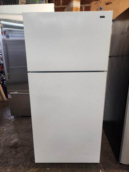 HOTPOINT 15 CUBIC FOOT REFRIGERATOR TOP FREEZER WIRE SHELVES LARGE SINGLE CRISPER FEW DINGS ON LOWER NEAR THE BOTTOM SEE PIC WHITE LOCATED IN OUR PORTLAND OREGON APPLIANCE STORE SKU 21052
