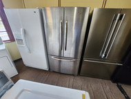 Whirlpool 24.8 cu. ft. Capacity 36 Inch French Door Refrigerator with Fresh Flow Produce Drawer, Temperature-Controlled Pantry Gallon Door Storage, Frameless Glass Shelves, Stainless Steel LOCATED IN OUR PORTLAND OREGON APPLIANCE STORE SKU 21053
