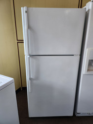 GE 28 Inch Top-Freezer Refrigerator with 17.5 cu. ft. Capacity, 4 Adjustable Spillproof Glass Shelves, Gallon Door Storage, Spillproof Freezer Floor, Upfront Temperature Controls, Air Tower White LOCATED IN OUR PORTLAND OREGON APPLIANCE STORE SKU 21072