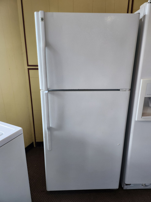 GE 28 Inch Top-Freezer Refrigerator with 17.5 cu. ft. Capacity, 4 Adjustable Spillproof Glass Shelves, Gallon Door Storage, Spillproof Freezer Floor, Upfront Temperature Controls, Air Tower White LOCATED IN OUR PORTLAND OREGON APPLIANCE STORE SKU 21072