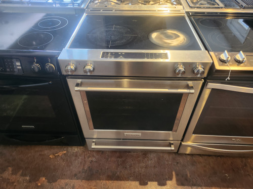 KITCHENAID 30 INCH SLIDE-IN GLASS TOP ELECTRIC RANGE WARMING DRAWE CONVECTION SELF CLEAN COSMETIC ISSUE ON RIGHT BURNER WORKS SEE PIC LOCATED IN OUR PORTLAND OREGON APPLIANCE STORE SKU 21074