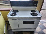 WESTINGHOUSE 40 INCH FREESTANDING ELECTRIC RANGE MANUAL CLEAN OVEN COIL BURNERS 2 SMALL 2 LARGE WHITE LOCATED IN OUR PORTLAND OREGON APPLIANCE STORE SKU 21079