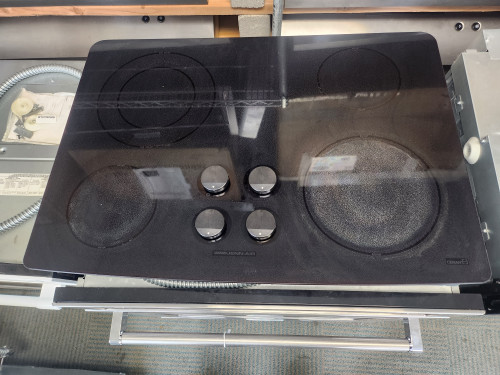 JENN-AIR 30 INCH GLASS COOKTOP 4 BURNER 1 LARGE DUAL 1 LARGE 2 SMALL BLACK LOCATED IN OUR PORTLAND OREGON APPLIANCE STORE SKU 21094