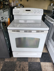 GE 30 INCH FREESTANDING ELECTRIC RANGE 5 BURNER GLASS TOP HI /LO BROIL OPTION CONVECTION SELF CLEANING OVEN WHITE LOCATED IN OUR PORTLAND OREGON APPLIANCE STORE SKU 22035