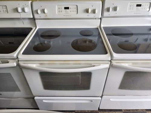 FRIGIDAIRE 30 INCH FREESTANDING GLASS TOP ELECTRIC RANGE 4 BURNERS 2 LARGE 2 SMALL SELF CLEANING OVEN COSMETIC ISSUES ON CONTROL PANEL SEE PICS WHITE LOCATED IN OUR PORTLAND OREGON APPLIANCE STORE SKU 22037