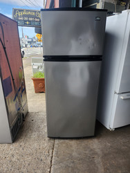 ESTATE BY WHIRLPOOL 18 CUBIC FOOT REFRIGERATOR GLASS SHELVES 2 CRISPER DRYER 1 DELI DRAWER FULL WIDTH SHELF IN FREEZER SILVER LOCATED IN OUR PORTLAND OREGON APPLIANCE STORE SKU 22069