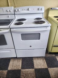 HOTPOINT 30 INCH FREESTANDING ELECTRIC RANGE COIL BURNERS 2 LARGE 2 SMALL MANUAL CLEAN OVEN STORAGE DRAWER WHITE LOCATED IN OUR PORTLAND OREGON APPLIANCE STORE SKU 22086