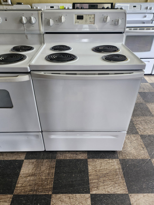 WHIRLPOOL 30 INCH FREESTANDING ELECTRIC RANGE COIL BURNERS 3 SMALL 1 LARGE CUSTOM BROIL OPTION SELF CLEANING OVEN STORAGE DRAWER WHITE LOCATED IN OUR PORTLAND OREGON SKU 22089