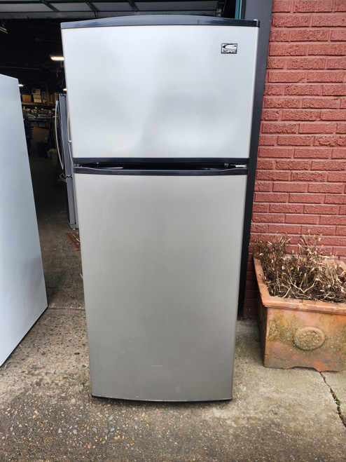 ESTATE 18 CUBIC FOOT REFRIGERATOR TOP FREEZER BY WHIRLPOOL GLASS SHELVES 1 DELI AND 2 CRISPER DRAWERS SILVER LOCATED IN OUR PORTLAND OREGON APPLIANCE STORE SKU 22093